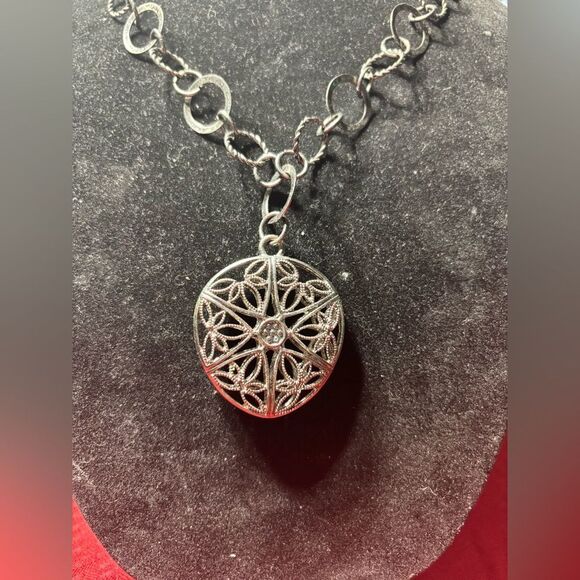 New! Necklace by Paparazzi Jewelry New without Tags - Picture 2 of 4